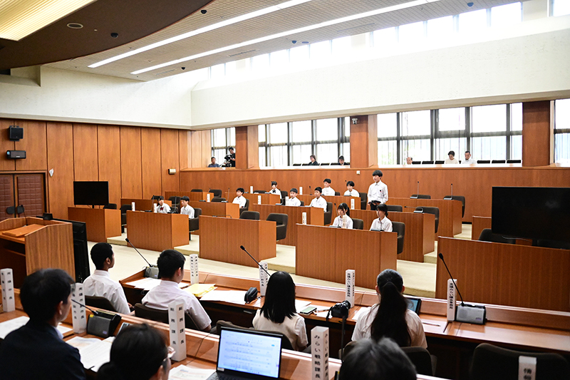 南陽みらい議会の様子