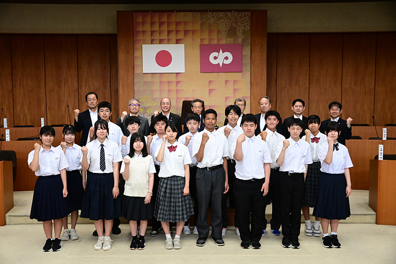 南陽みらい議会2025集合写真
